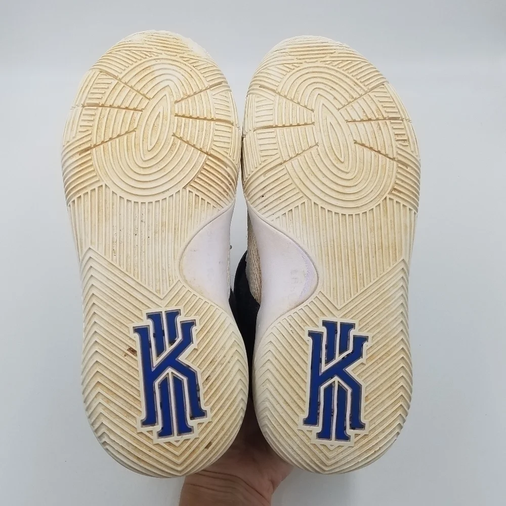 Nike Kyrie Irving Basketball Kyrie 2 Kyrache Sneaker Shoe 4.5Y Youth